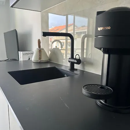 Le Venitia - Standing